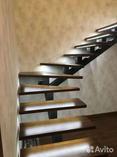 Лестница на металлокаркасе в дом