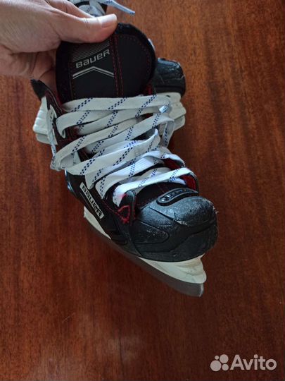 Хоккейные коньки бауэр 10YTH R
