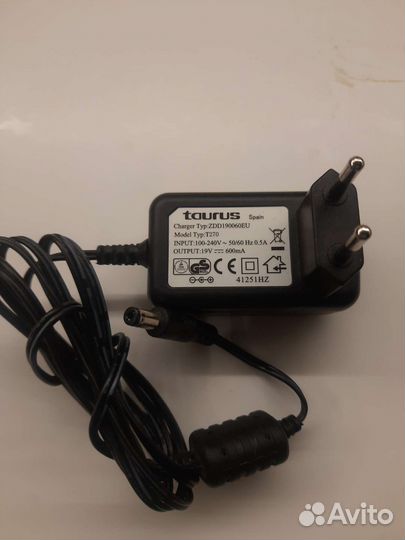 Робот пылесос Taurus striker