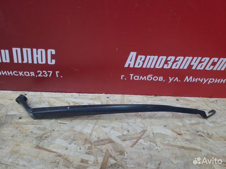 Поводок дворника передний правый Toyota Auris