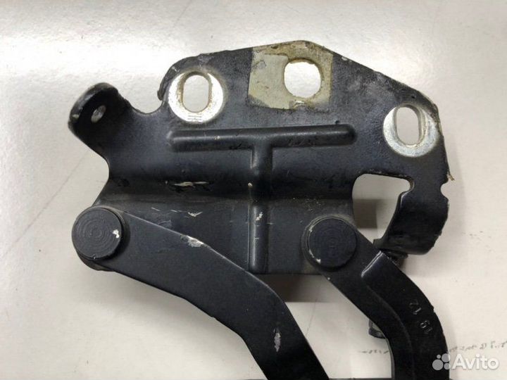 Петля капота левая Volkswagen Passat B7 седан caxb