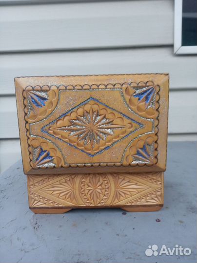 Деревянная шкатулка для украшений