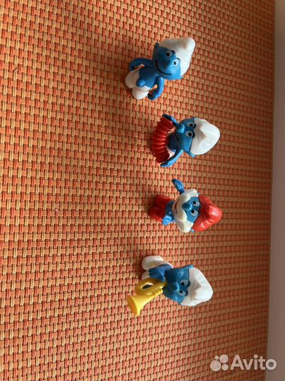 Акулы, пандочки, смурфы, крокодил из киндеров 90-х