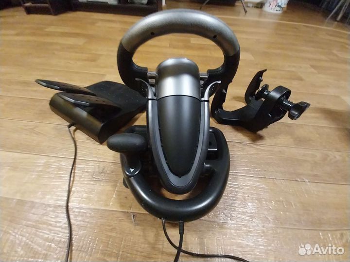 Игровой руль с педалями