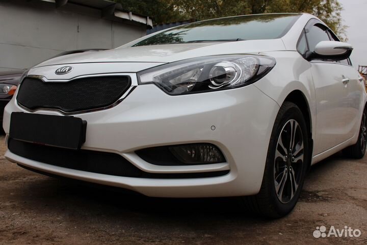 Защитная сетка радиатора верх черная Kia Cerato (2