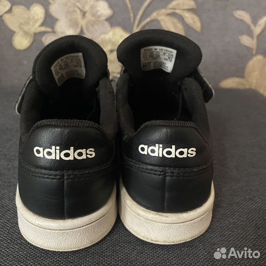 Кроссовки детские adidas 28 размер