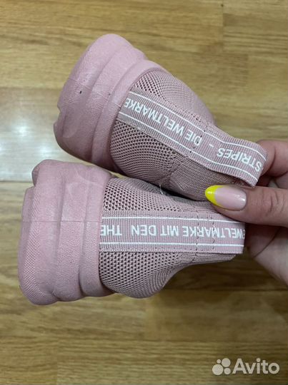 Кроссовки женские новые