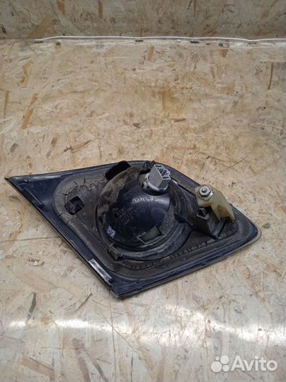 Фонарь задний внутренний правый Mazda 3