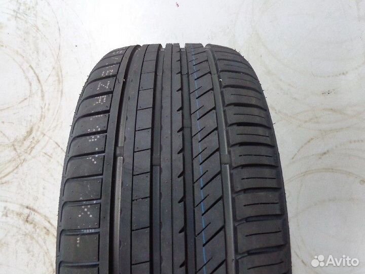 Kinforest KF550-UHP 255/35 R19