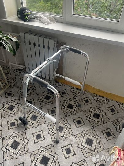 Ходунки для взрослых на колесах