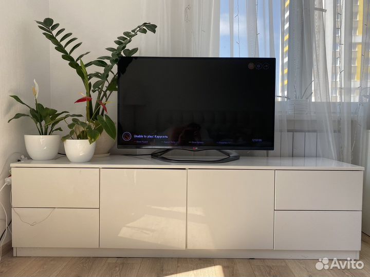 Тумба под телевизор белая глянец