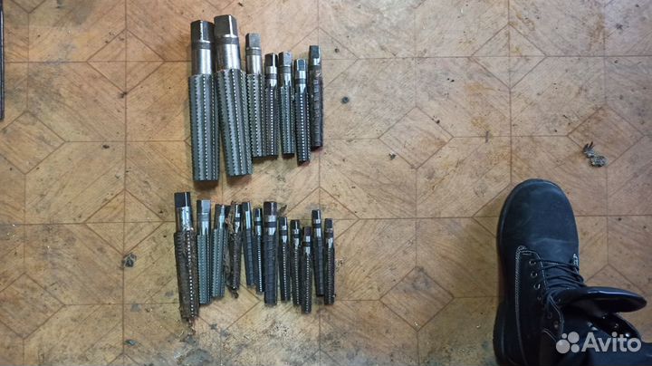 Продам метчики, сверла, плашки, развертки