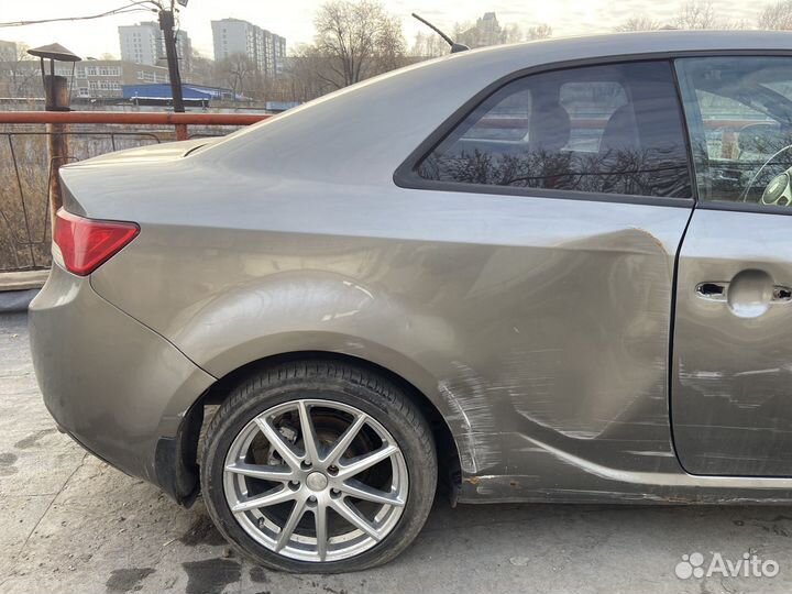 Kia Cerato 2.0 МТ, 2010, битый, 150 000 км