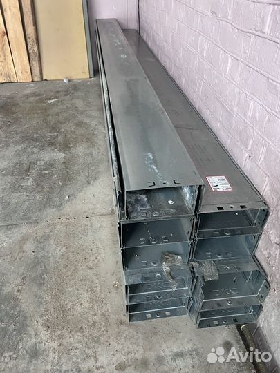 Кабельный металлический лоток с крышкой