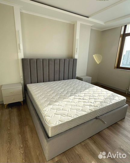 Белая кровать