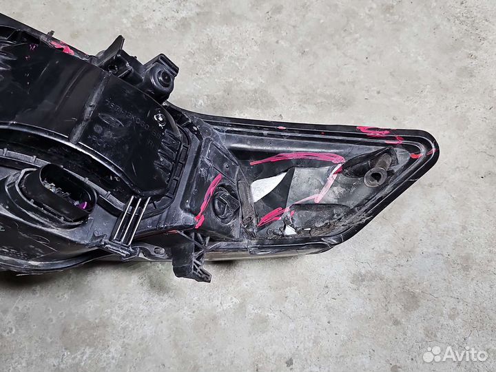 Фара ford mondeo 4 правая сломан корпус,ксенон