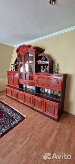 Книжный шкаф