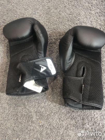 Боксерские перчатки 10 oz