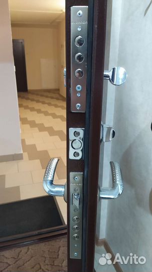 Входная железная дверь