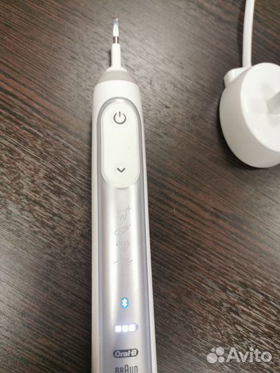 Электрическая зубная щётка Oral-B Genius 8000