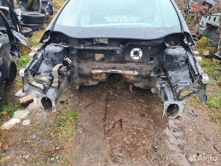 Передняя часть автомобиля Ford Focus 3 1.6 2013