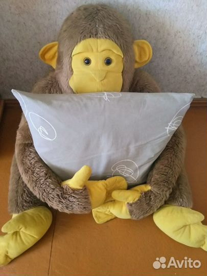 Большая мягкая игрушка обезьяна