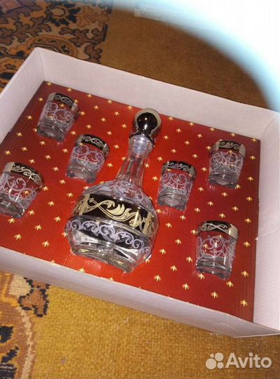 Графин со стаканами