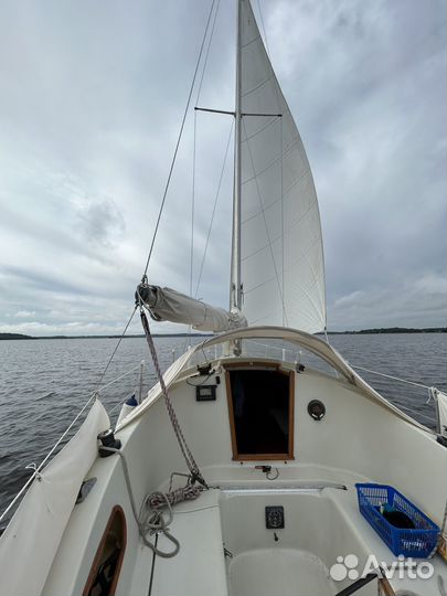 Парусная яхта Becker 27