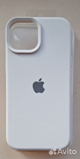 Чехол на iPhone 15 белый