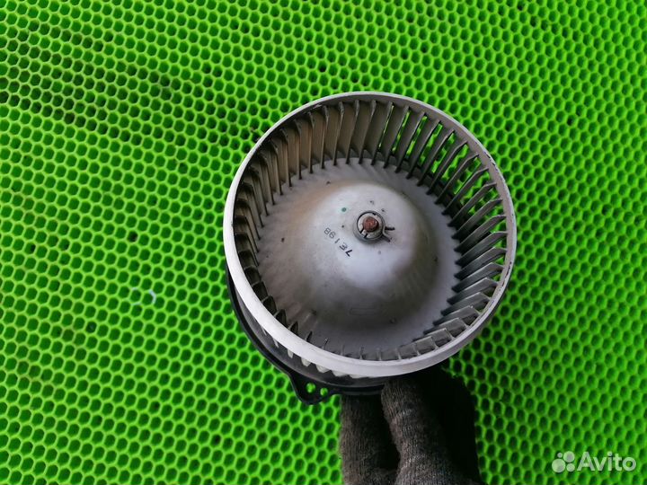 Моторчик отопителя на Опель Антара 2007-2015