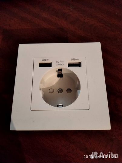 Розетка с двумя USB портами