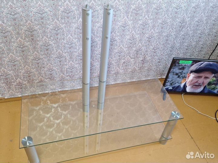 Стол стеклянный для телевизора
