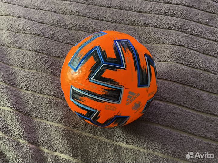 Футбольный мяч adidas official euro 2020