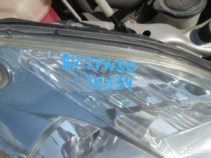 Фара правая Toyota Prius ZVW30 2ZR-FXE 2009/10