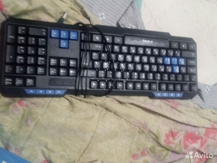 Механическая клавиатура чёрная, рабочая
