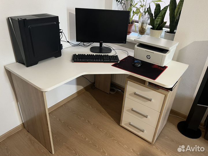 Компьютерный стол