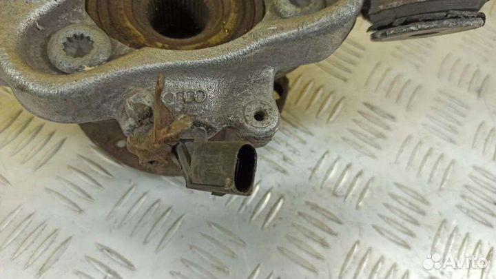 Кулак задний правый Audi A8 D3 (S8) 3.0