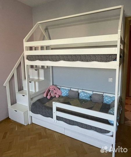 Двухъярусная кровать