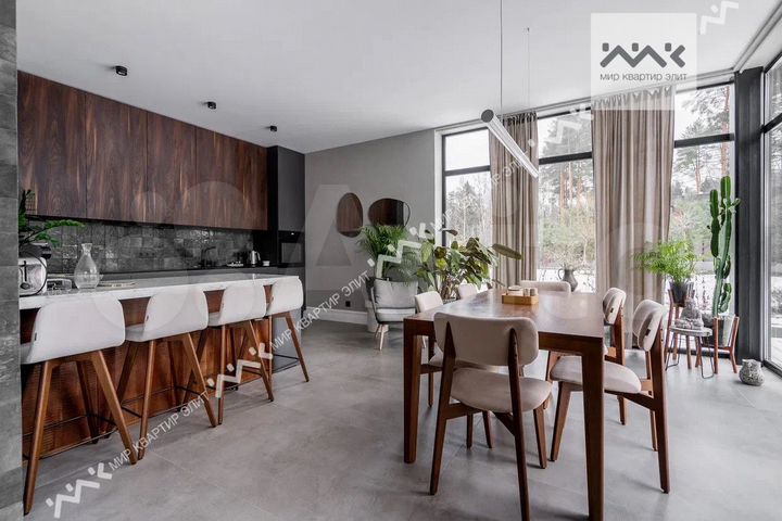 Коттедж 279,7 м² на участке 17,5 сот.