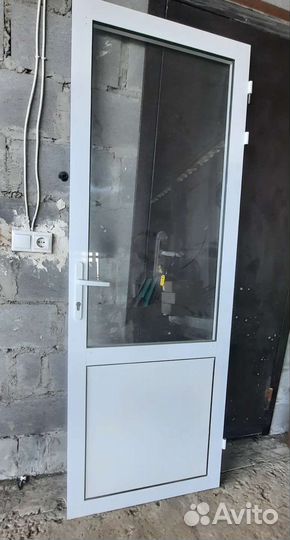 Дверь алюминиевая бу
