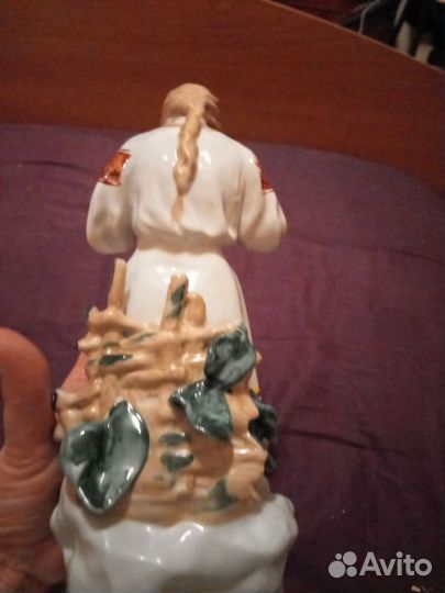 Статуэтка Любит не любит