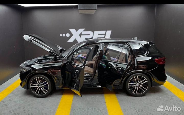 BMW X5 SUV модель 1:18