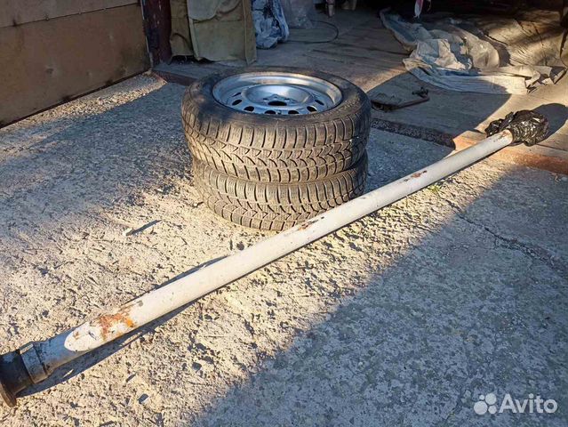 Ось с колесами для лодочного прицепа купить в Саратове | Авито