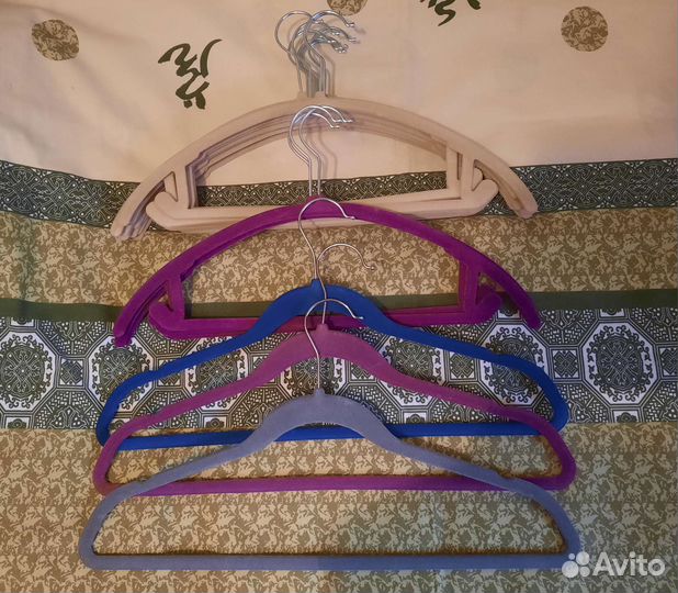 Вешалки-плечики и вешалка для брюк