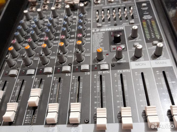 Микшерный пульт