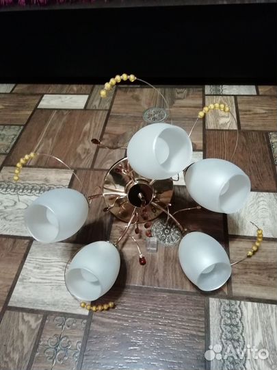 Продам люстру