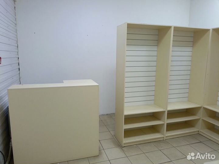 Стеллажы с экономпанелью, ресепшен