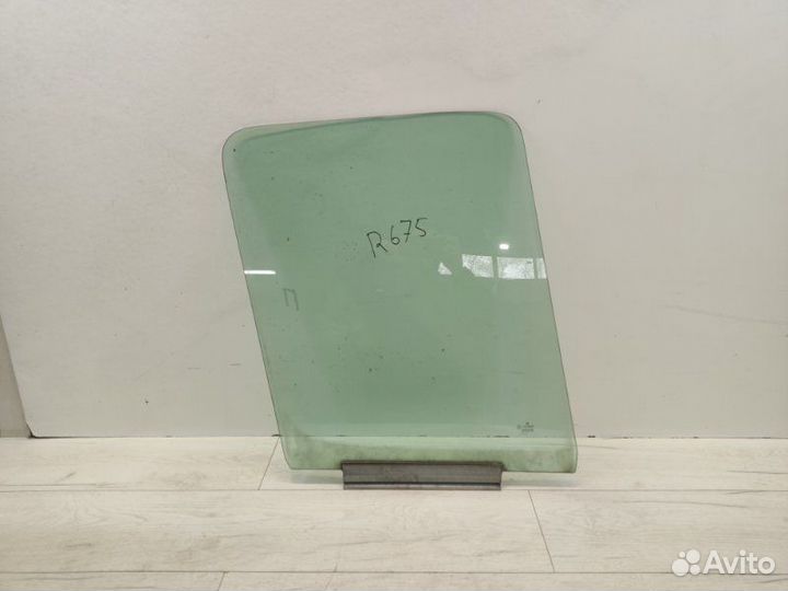 Стекло передне двери (опускное ) правое Mercedes