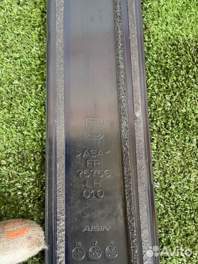 Накладка рамки двери передняя левая Toyota Camry