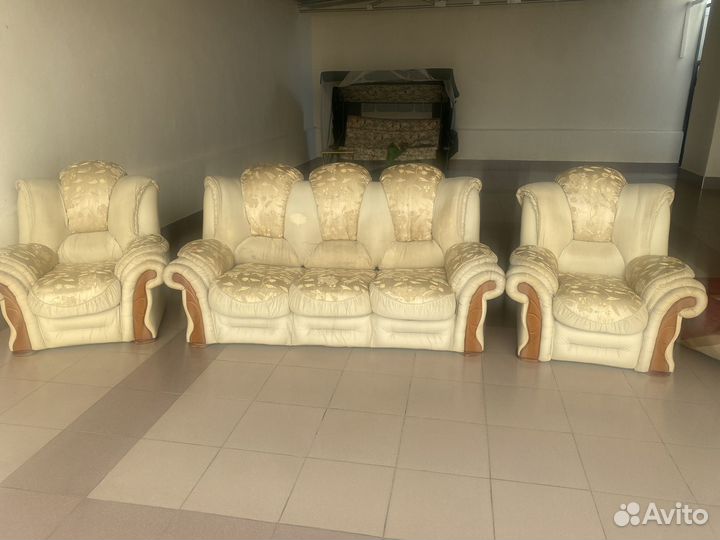 Диван раскладной бу и два кресла